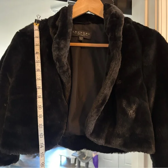 Laundry By Shelli Segal Black Faux Fur Cape - Picture 3 of 3